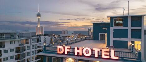 المنشأة من الخارج