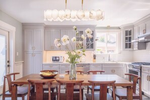Private kitchen - 6BR Luxury Home Garden Jacuzzi Garage East Bay near UC Berkeley & San Francisco (Richmond)