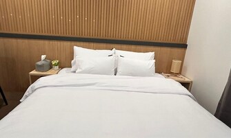 Decoración personalizada, muebles diferentes, escritorio y wifi gratis 