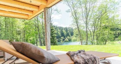 Vacation home by the lake with sauna and whirlpool