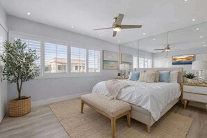 Iron/ironing board, travel cot, WiFi, bed sheets - Stunning Oceanview Condo Rooftop Deck | Sleeps 10 (San Diego)