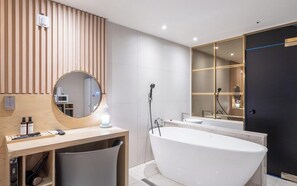 Suite | Bathroom | Hair dryer, slippers, bidet, towels - Brown Dot Hotel Pyeongtaek Godeok (Pyeongtaek)