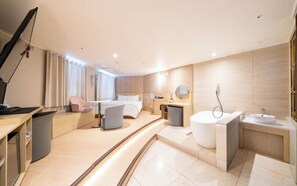 Suite | Desk, free WiFi, bed sheets - Brown Dot Hotel Pyeongtaek Godeok (Pyeongtaek)