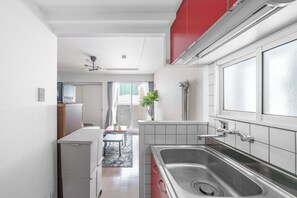 Departamento | Cocina privada | Refrigerador, microondas, parrilla de estufa y tostadora 