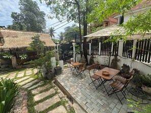 Khu ẩm thực ngoài trời