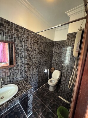 Chambre Double Supérieure, vue ville | Salle de bain