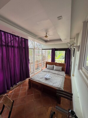 Honeymoon tweepersoonskamer, uitzicht op de stad | Een bureau, gratis wifi