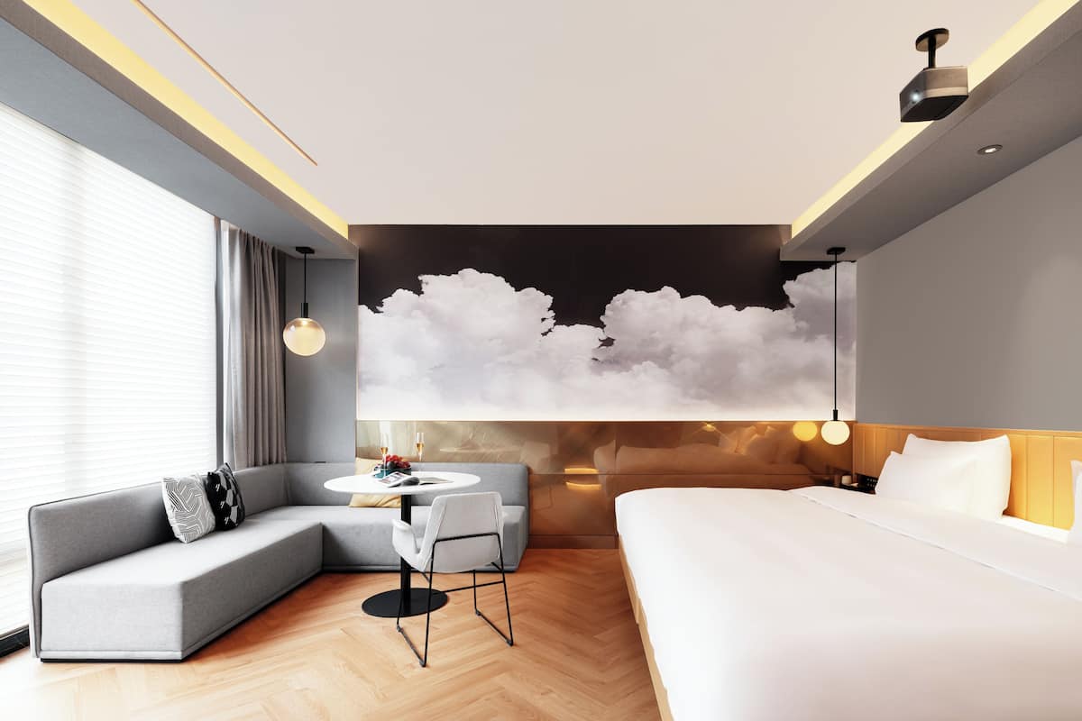 Premier Grand King Room (2.7m Bed)