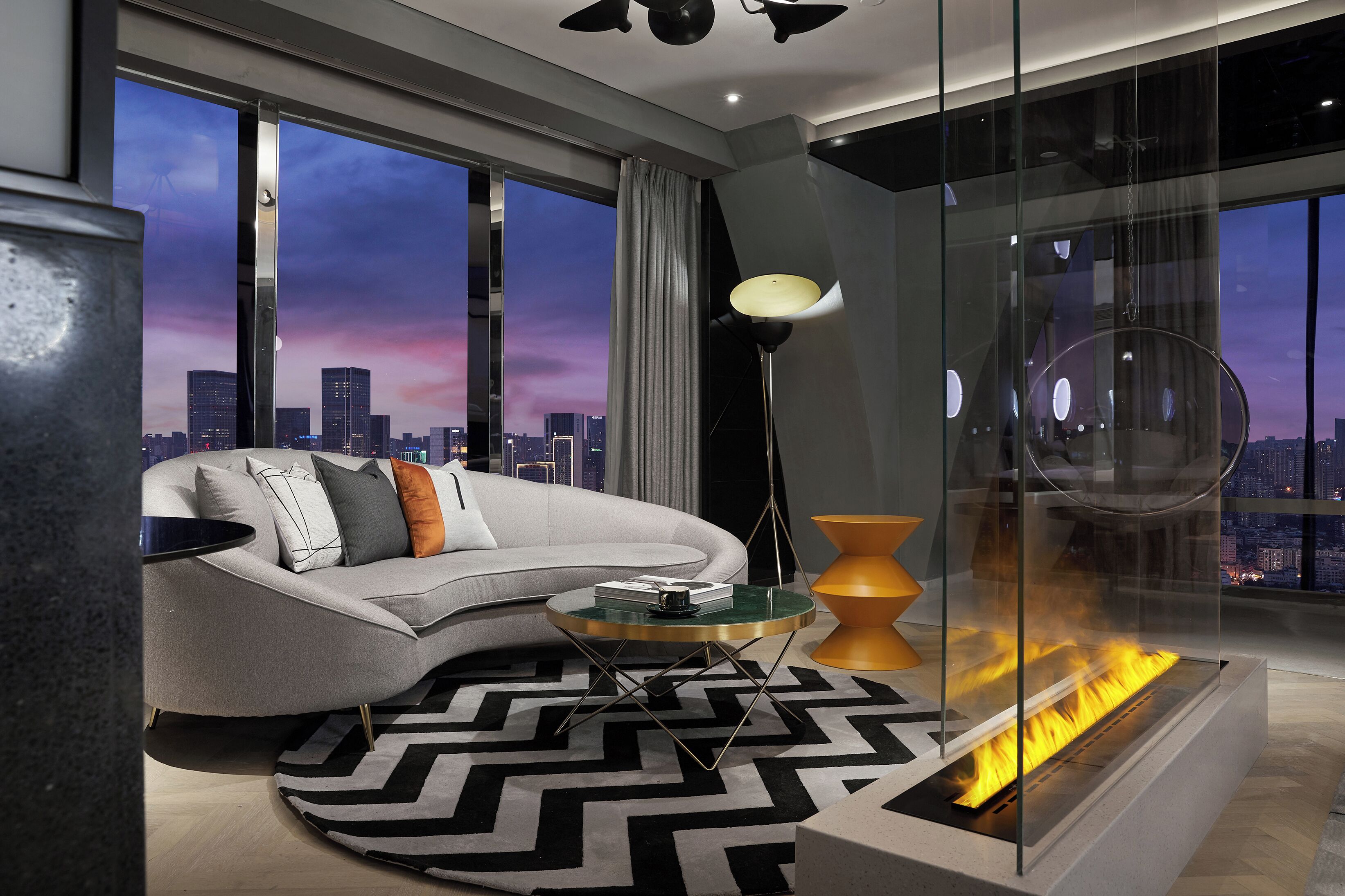 Panoramic Suite, City View | Gebar bulu kapas, peti besi dalam bilik, langsir/tirai gelap terus 