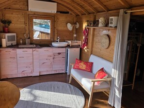 Living area - Gîte roulotte 2 personnes (Meyssac)