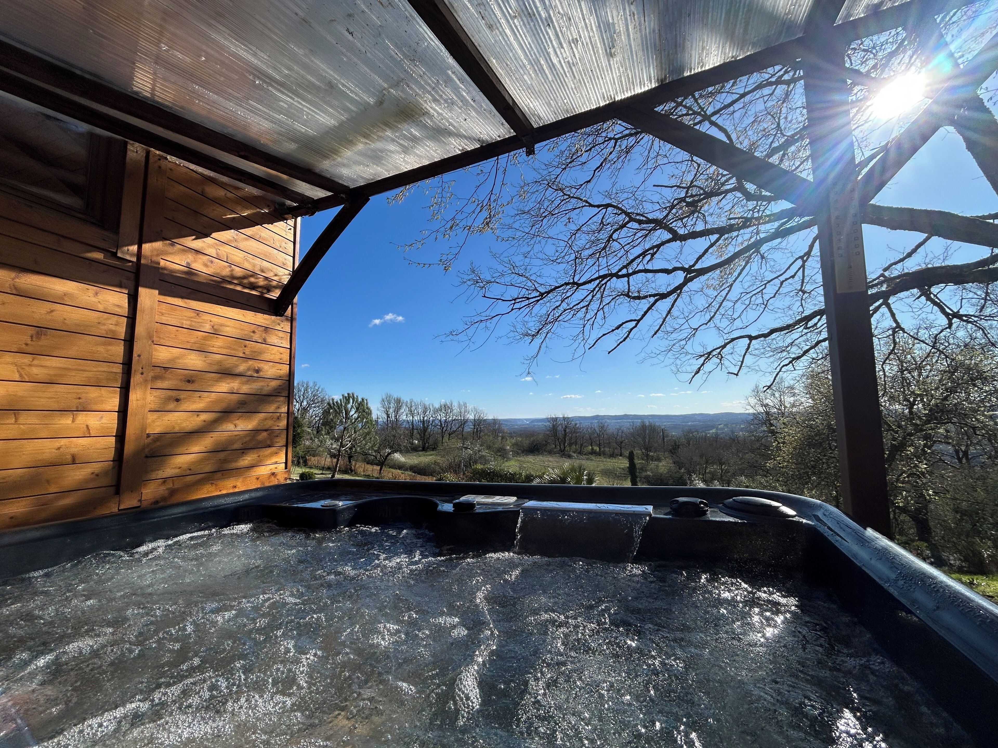 Outdoor spa tub