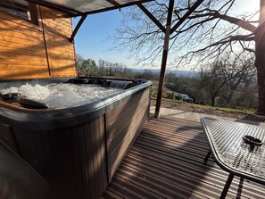 Bañera de hidromasaje al aire libre
