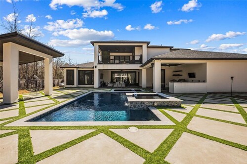 Huge Modern Luxe Oasis with Pool