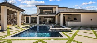 Huge Modern Luxe Oasis with Pool