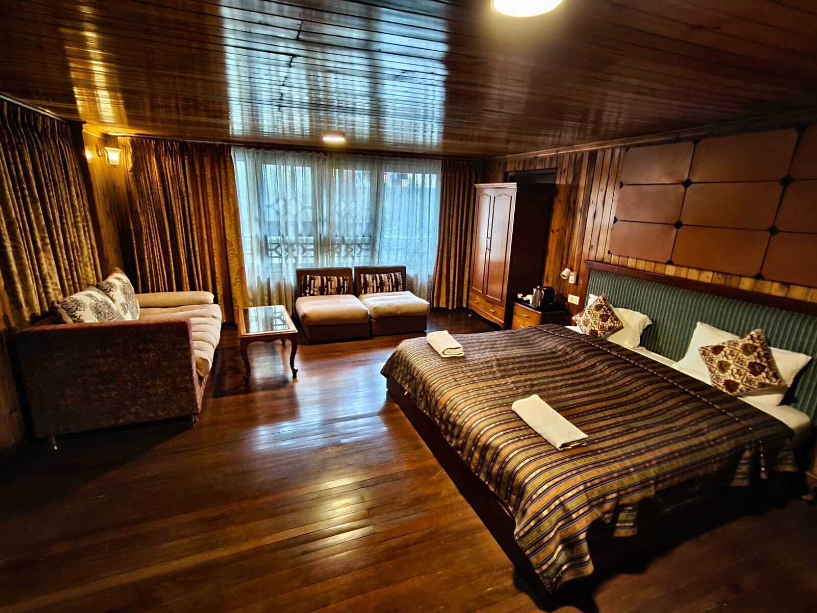 Habitación familiar con 1 cama doble o 2 individuales, vistas a la montaña