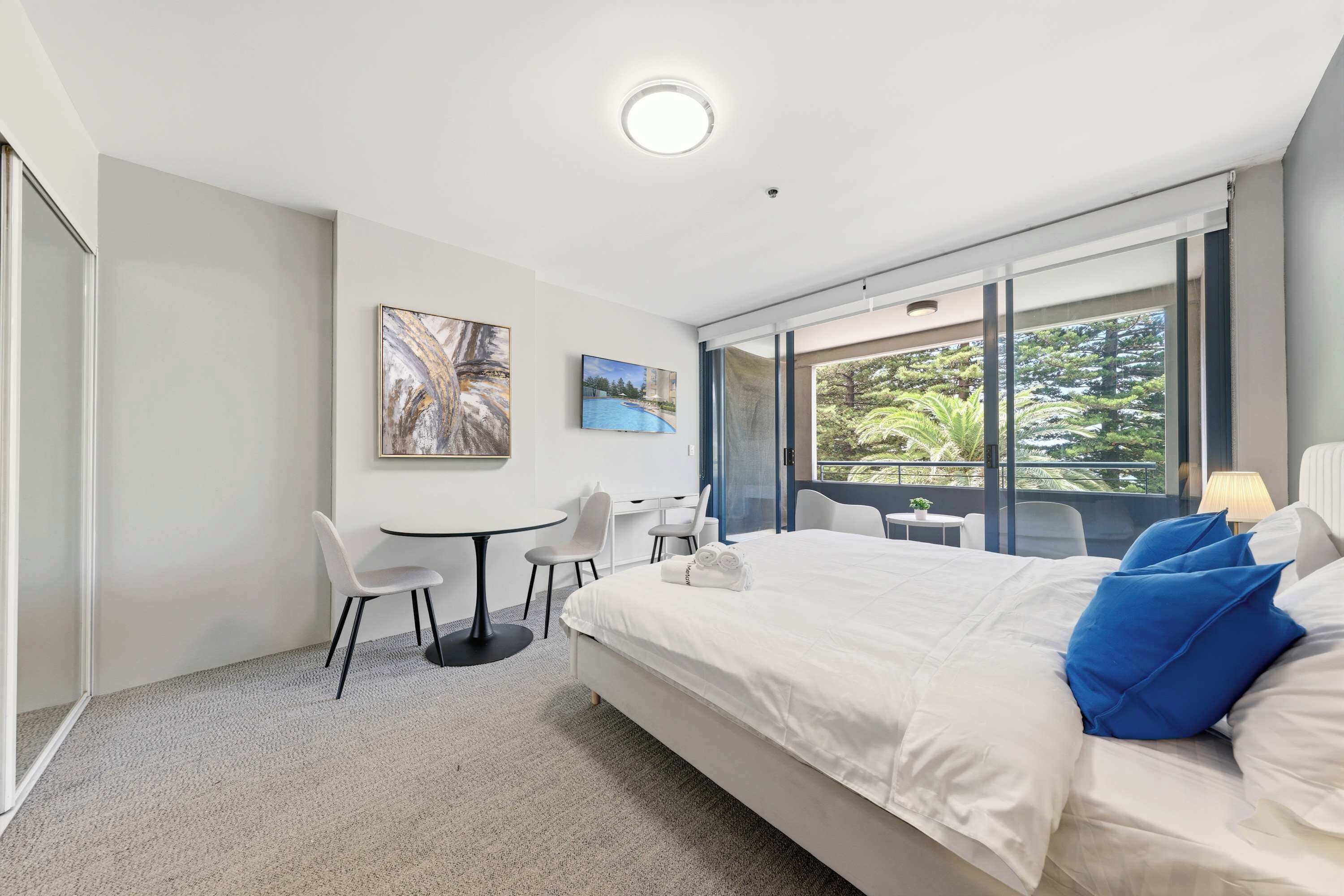 1 bedroom, desk, iron/ironing board, WiFi