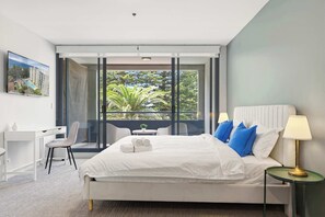 1 bedroom, desk, iron/ironing board, WiFi - MetaWise BNB Modern Studio in Central Cronulla 2 (Cronulla)