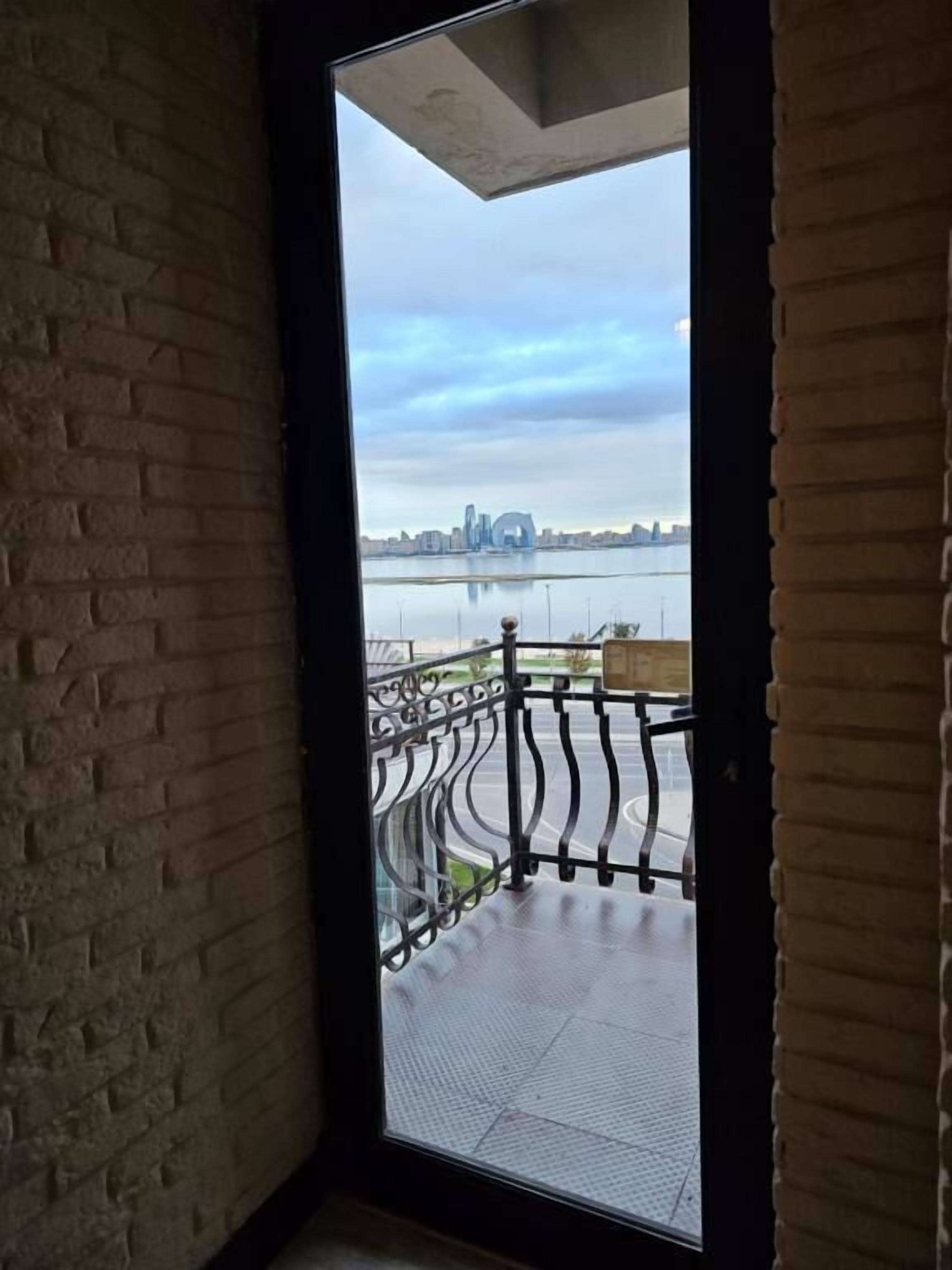 Leilighet, balkong, sjøutsikt | Innvendig