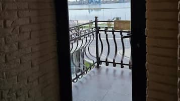 Leilighet, balkong, sjøutsikt | Innvendig