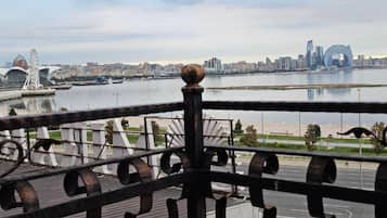 Leilighet, balkong, sjøutsikt | Overnattingsstedets uteområder