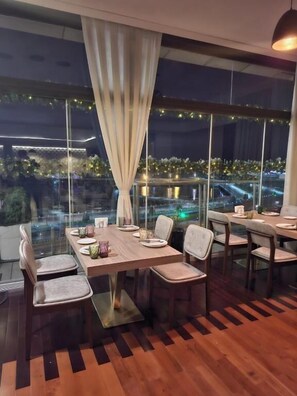 Dining - CROWN APARTMENTS (Bakı)