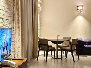 Familienapartment, Blick auf den Innenhof | Speisen