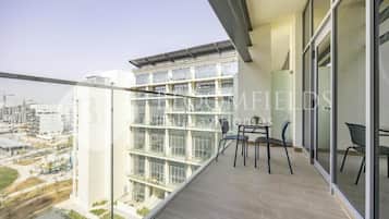 Appartamento, balcone, vista piscina | Ristorazione all'aperto