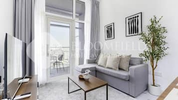 Appartamento, balcone, vista piscina | Area soggiorno