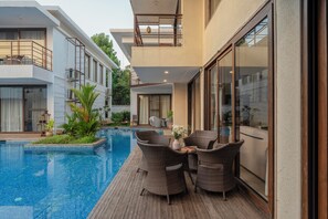 Outdoor dining - Staymaster Aqua Cottage 3BR Villa  (Vagator)