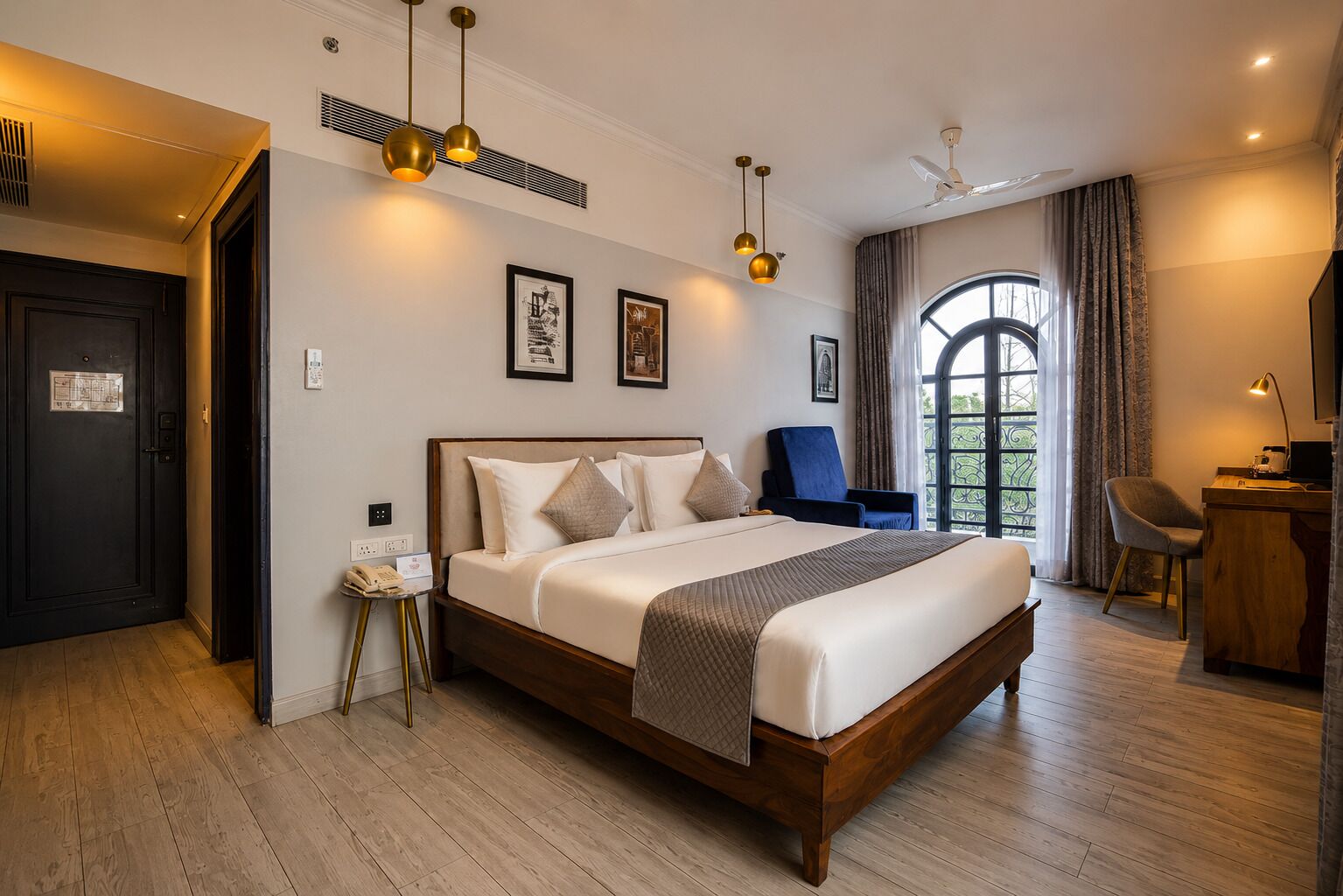 Noventa Regal Room with Dual Standing Balconies | Hypo-allergenic bedding, individually decorated, individually furnished