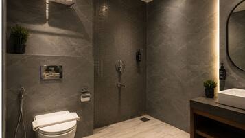 Noventa Comfort Room | Badezimmer | Handtücher, Seife, Shampoo, Toilettenpapier