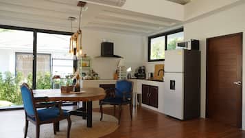 Villa, 2 Bedrooms, Smoking, Private Pool | Dining room