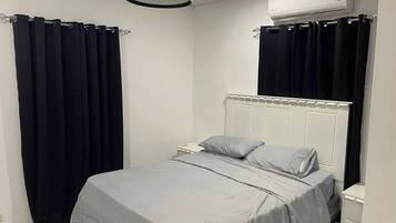 Tabla de planchar con plancha, internet y acceso para silla de ruedas