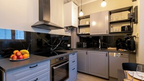 A modern kitchen with a built-in oven, a stove, and a dishwasher. - Quiet apartment 6 min walk to metro - 4 stops to Opera (Wien city)