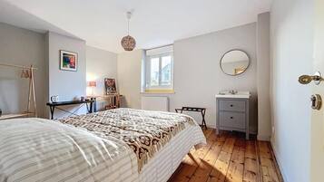 Tweepersoonskamer, uitzicht op stad