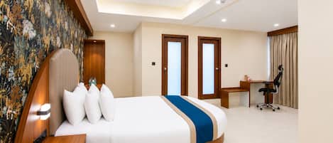 Royal Suite, City View | Premium bedding, desk, laptop workspace, WiFi (free)