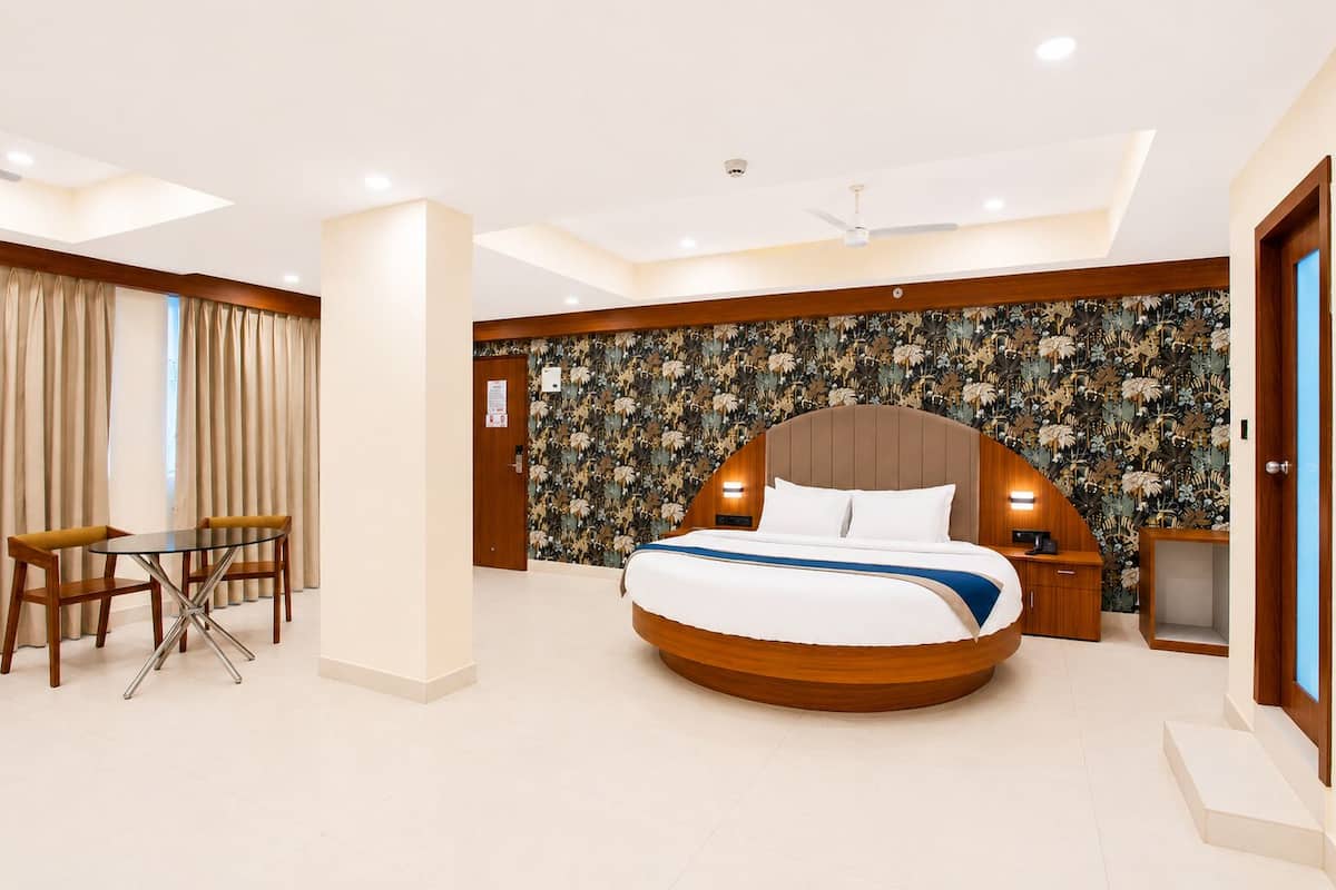 Royal Suite, City View | Premium bedding, desk, laptop workspace, free WiFi