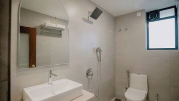 Habitación triple ejecutiva | Baño