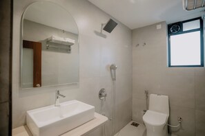 Habitación triple ejecutiva | Baño