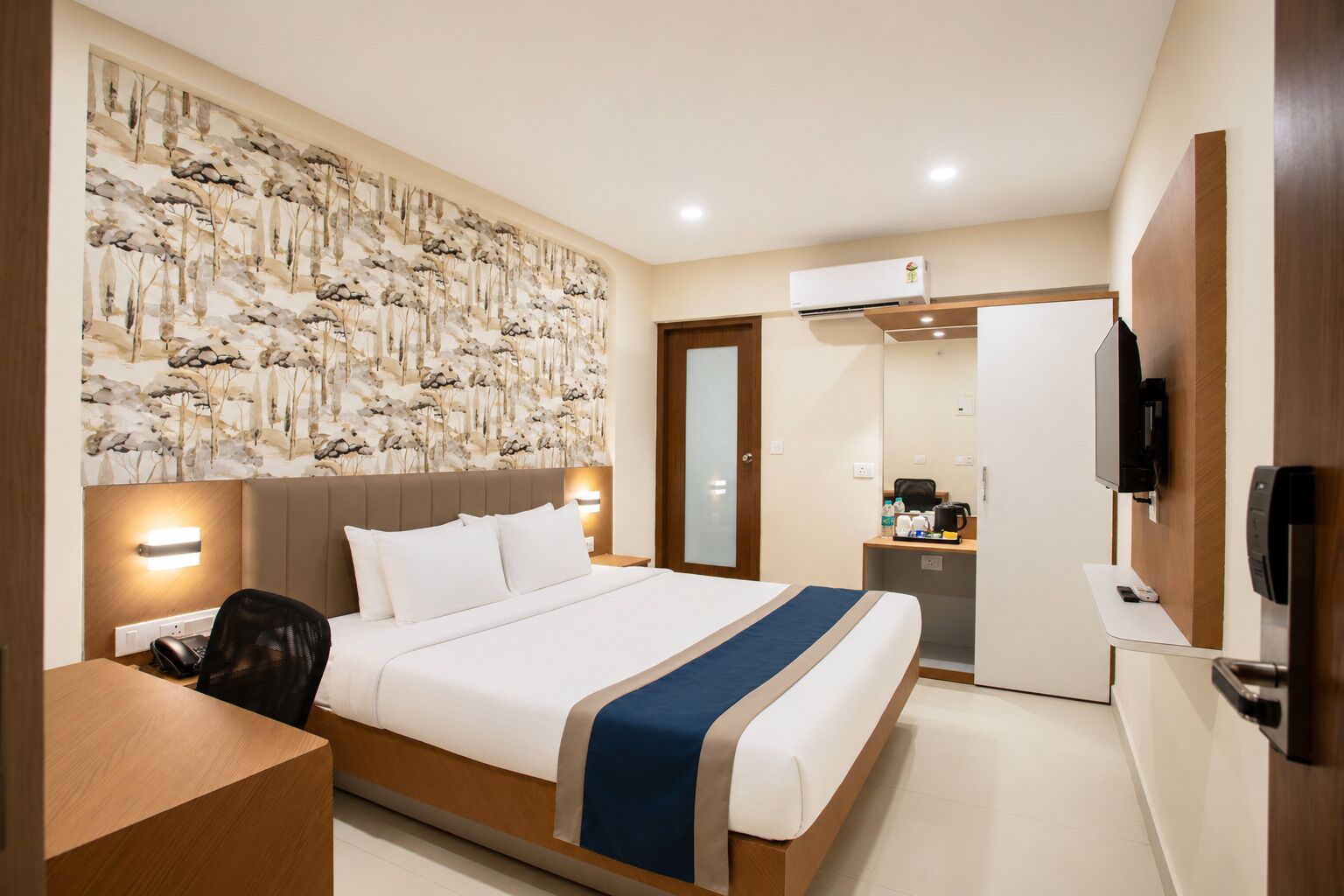 Superior Room | Premium bedding, desk, laptop workspace, free WiFi
