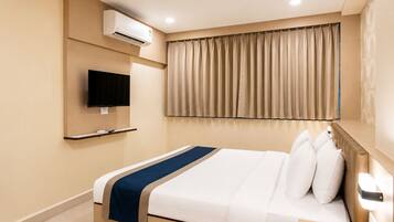 Premium bedding, desk, laptop workspace, free WiFi