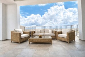 Smart TV - Elegant Penthouse with Terrace Sinis Coast (Cabras)