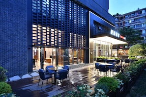 Basic Double Room, Non Smoking, City View | Terrace/patio - Intercity Hotel Chengdu Kuanzhai Alley (Chengdu)