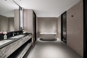 Executive Suite, City View | Bathroom - Intercity Hotel Chengdu Kuanzhai Alley (Cheng Du Shi)