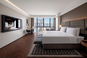 Executive Süit, Şehir Manzaralı | Kuştüyü yorgan, ücretsiz minibar, masa 