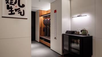 ํจ๋ฐ๋ฆฌ ํธ์๋ฃธ, ์๋ด ์ ๋ง | ๋ด๋ถ