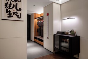 Family Twin Room, City View | Interior - Intercity Hotel Chengdu Kuanzhai Alley (Chengdu)