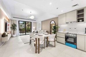 Fridge, microwave, oven, stovetop - Free housekeeping visits during your stay - StayShort - Modern 1BR Retreat in MJL Sleeps 4 (Madinat Jumeirah Living)