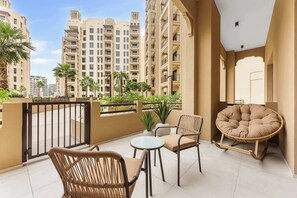 Terrace/patio - Free housekeeping visits during your stay - StayShort - Modern 1BR Retreat in MJL Sleeps 4 (Madinat Jumeirah Living)
