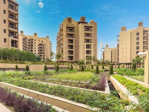 Property grounds - Free housekeeping visits during your stay - StayShort - Modern 1BR Retreat in MJL Sleeps 4 (Madinat Jumeirah Living)